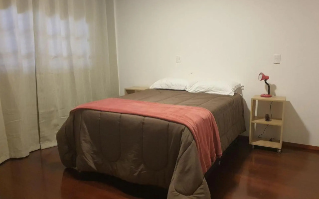 4 quartos, 4 banheiros, 150m da Rua Coberta
