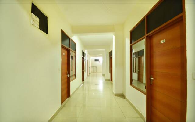 OYO 7372 Platinum Inn