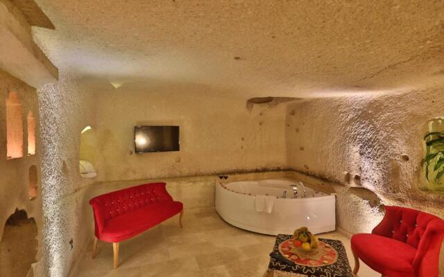 Abu Hayat Cave Suites