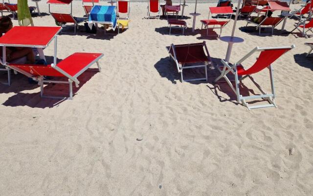 Miriam 21, a 300 metri dal mare