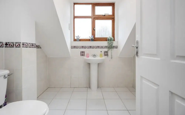 Maidenhead  Pet Friendly  4 Bed House