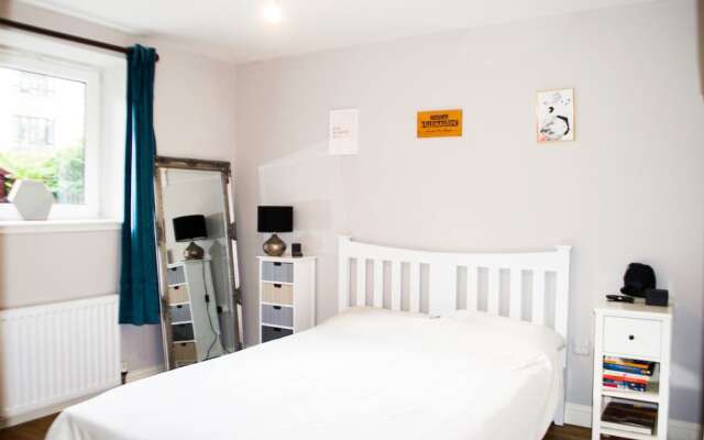 2 Bedroom Apartment in Edinburgh With Private Garden