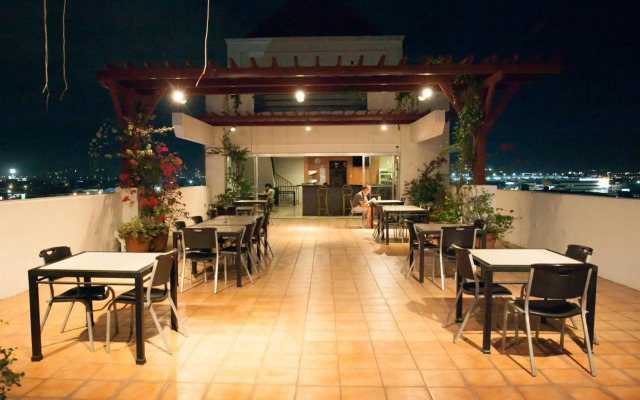 Nichols Airport Hotel
