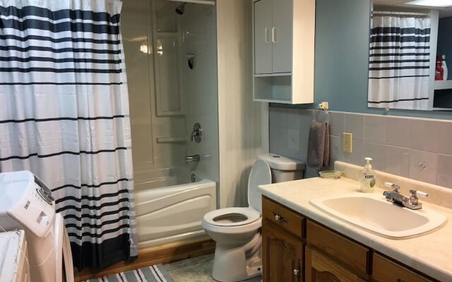 TO Stays - Waterfront Lake House Retreat