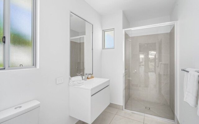 Tranquil Waters - Luxury in Oceans Edge