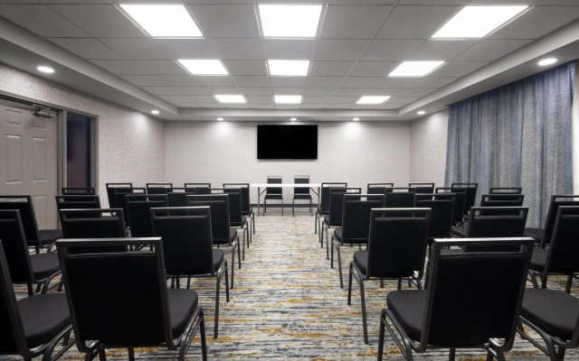 La Quinta Inn & Suites by Wyndham Raleigh Cary