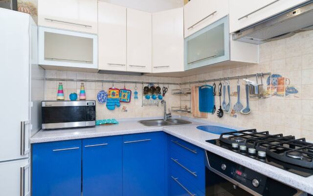 Etazhi Na Malysheva 4B Apartment