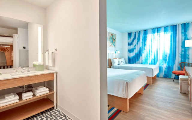 Universal Endless Summer Resort — Surfside Inn and Suites - Image 4