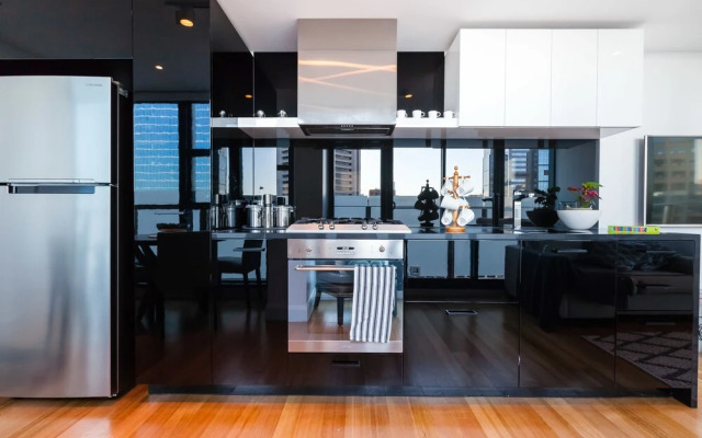 LOGAN, 2BDR Melbourne Apartment