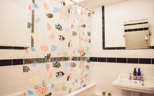 Vibrant and Quirky Garden Flat Central Brighton
