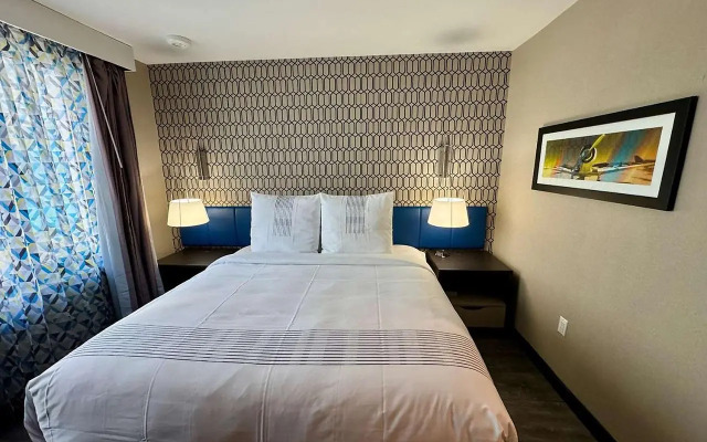 GLō Best Western Bronx NYC