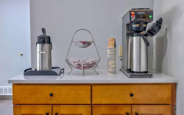 Econo Lodge Coliseum