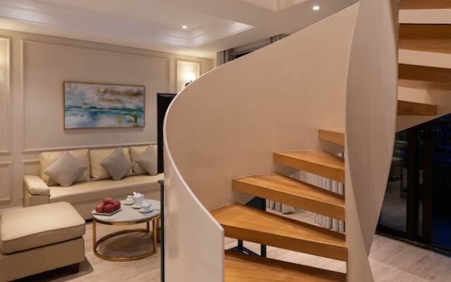 Louis Mo Apartment