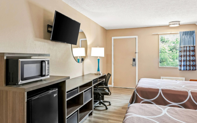 Super 8 by Wyndham Brownsburg