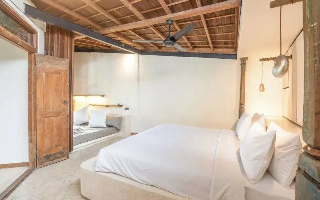 Modern 2-br Art Deco Villa, 800m From the Beach