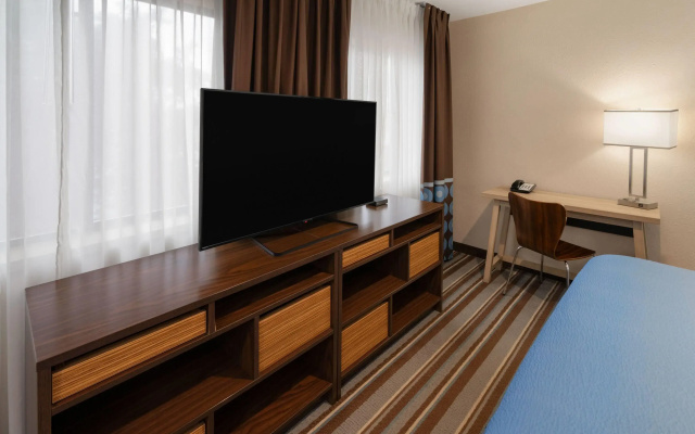 Super 8 by Wyndham Longmont/Twin Peaks