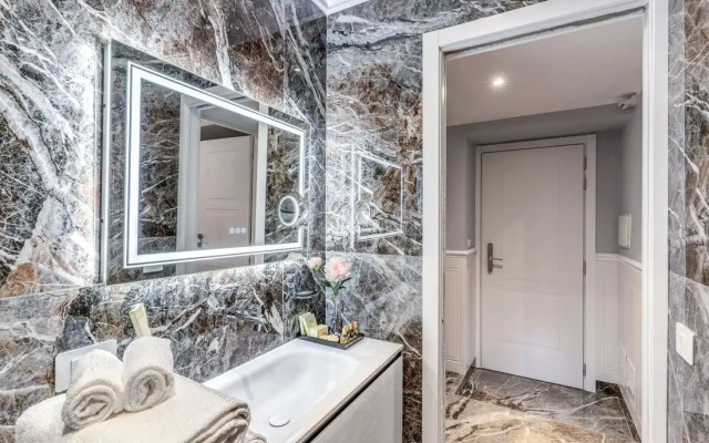 Spanish Steps Oasis Suites