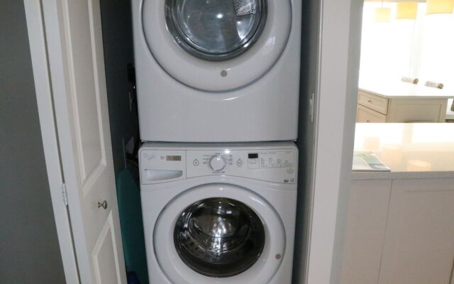 Jamaica Royale - 804 - 2 Br Condo