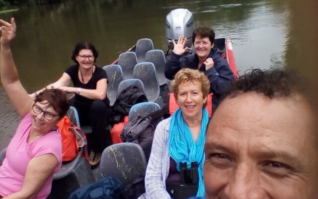 Hotel Cabinas y Tour Aaron Tortuguero