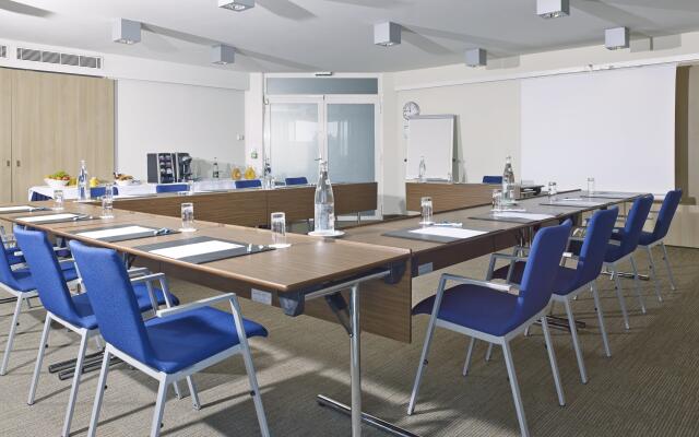 Holiday Inn Express Toulouse Airport by IHG