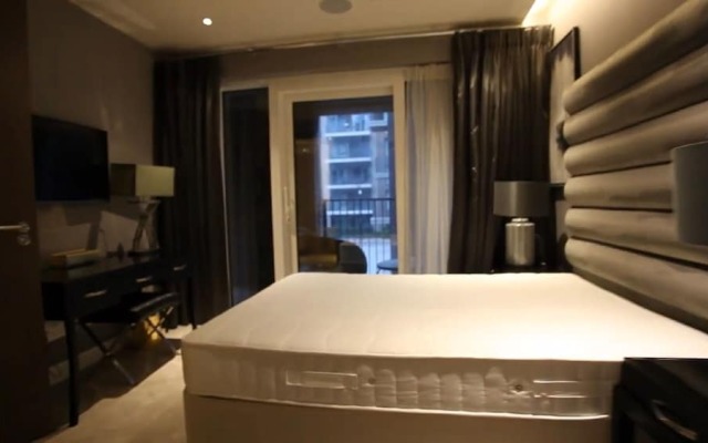 Luxurious Three Bedroom Flat in Chelsea Creek