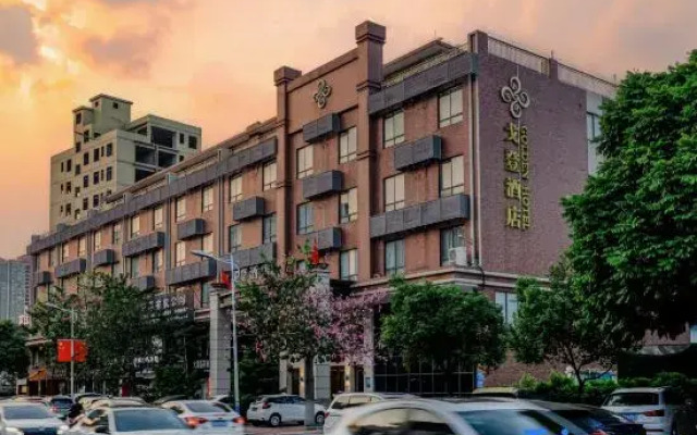 Golden Hotel