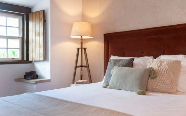 Pine Tree House in Azeit o