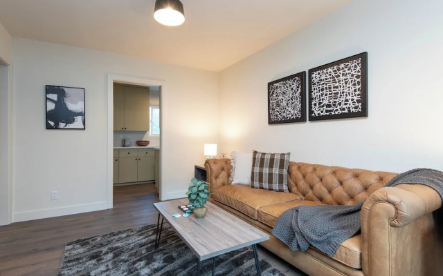 Wonderful 2-BR Apt Near Dodger