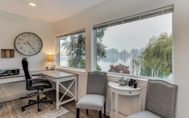 'lakehouse Living' Quiet Waterfront Escape w/ Dock