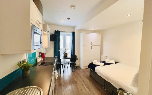 Fox House, Studio Apartments