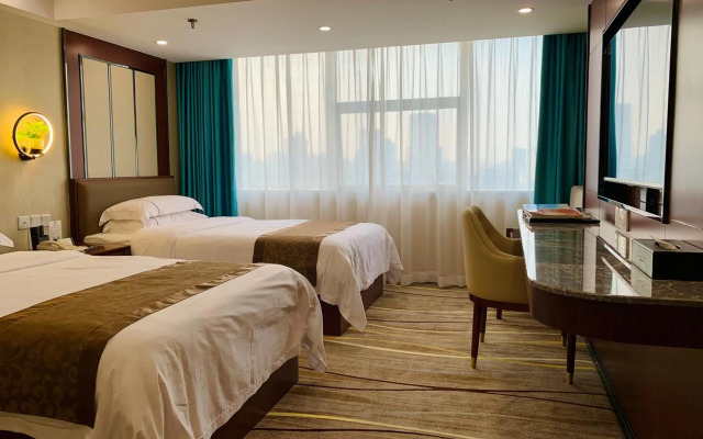 Skyline Plaza Hotel