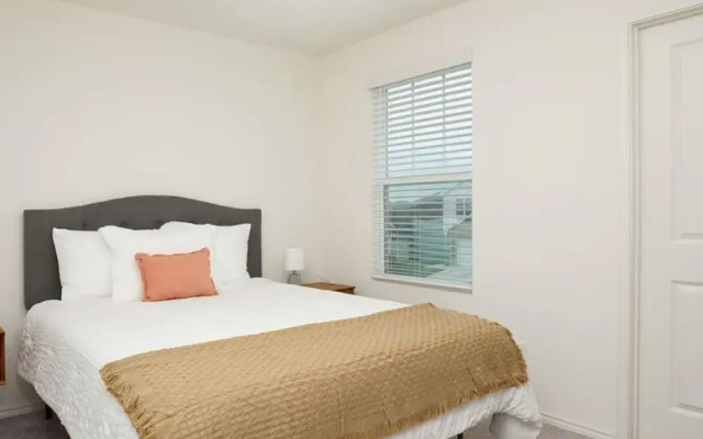 Rare Find Sleeps 13 Family Fun