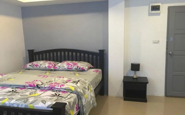 Bobby's Place – Guest Rooms – Pattaya