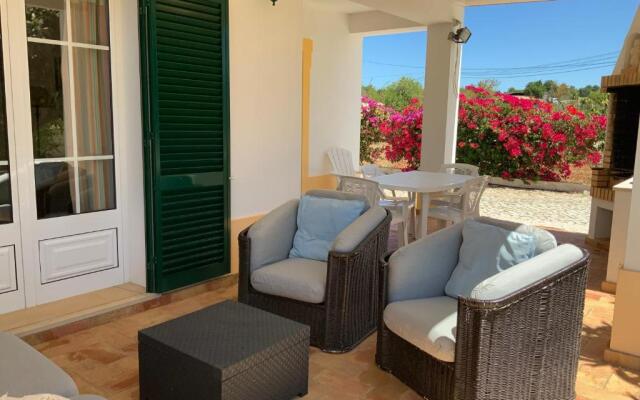 Guest House Alfarrobeiras