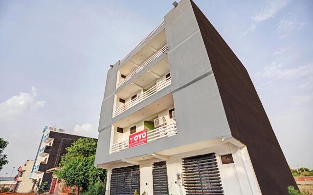 OYO 81244 Forty Three Mainvue