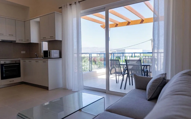 Phaedrus Living: Seaside Thalassa Cretan 201