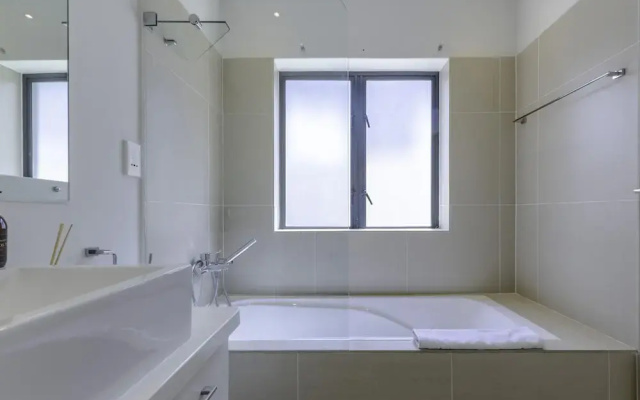 Newly Renovated 3 bed Apartment With Splashpool - 2283