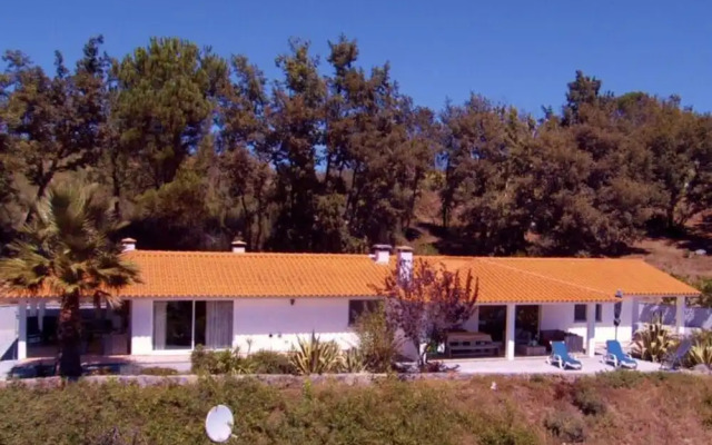 Semi-detached Home in Covas With Shared Pool