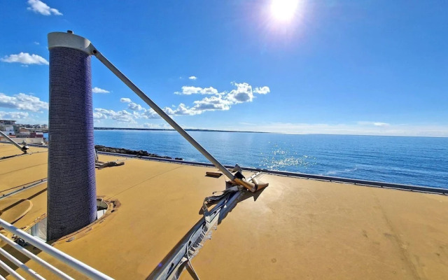 Penthouse Le Vele Sea View 2 Sleeps Air-conditioned