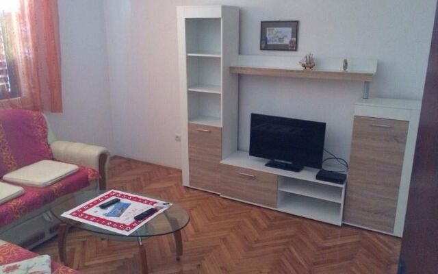 Apartment Josip - with parking: A1 Rogoznica, Riviera Sibenik