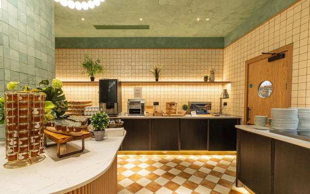 DoubleTree by Hilton London Victoria