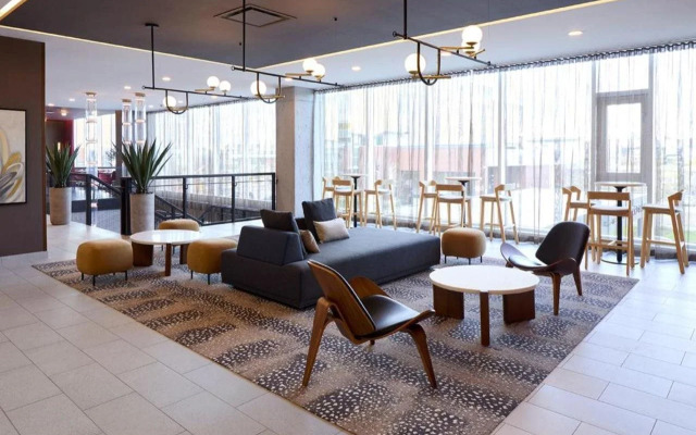 Courtyard Montreal Laval