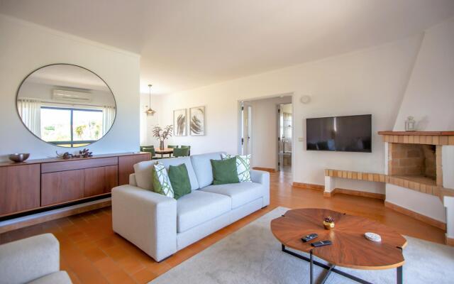 Villa Miracampo by Portucasa