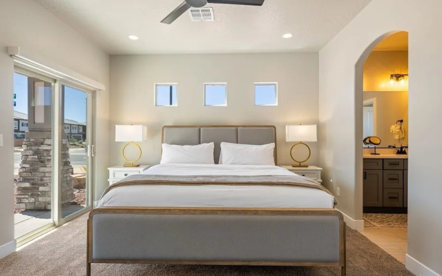 Zion's Paradise 6 Bedroom Townhouse