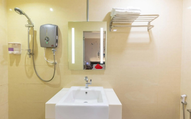 OYO 429 Sunlight Hotel
