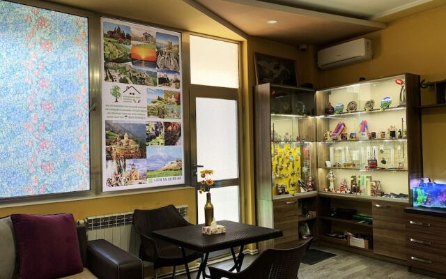 Domino Yerevan Hostel & Tours