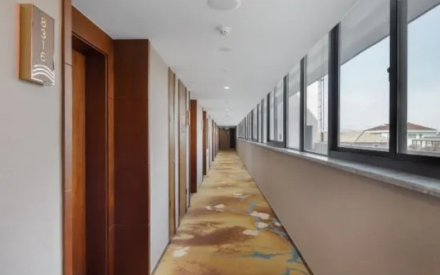 Binhai Station Hotel