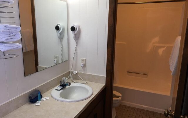 Coho Motel and Suites