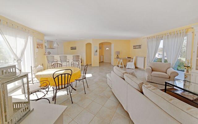 Villa With 5 Bedrooms in Saint-germain-d'esteuil, With Private Pool, E