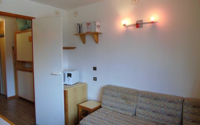 Lou Services Apartment M2-221 LSI 001